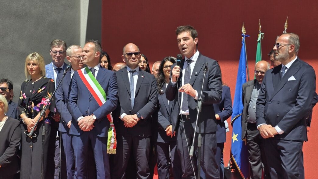 La Ricostruzione Della Scuola