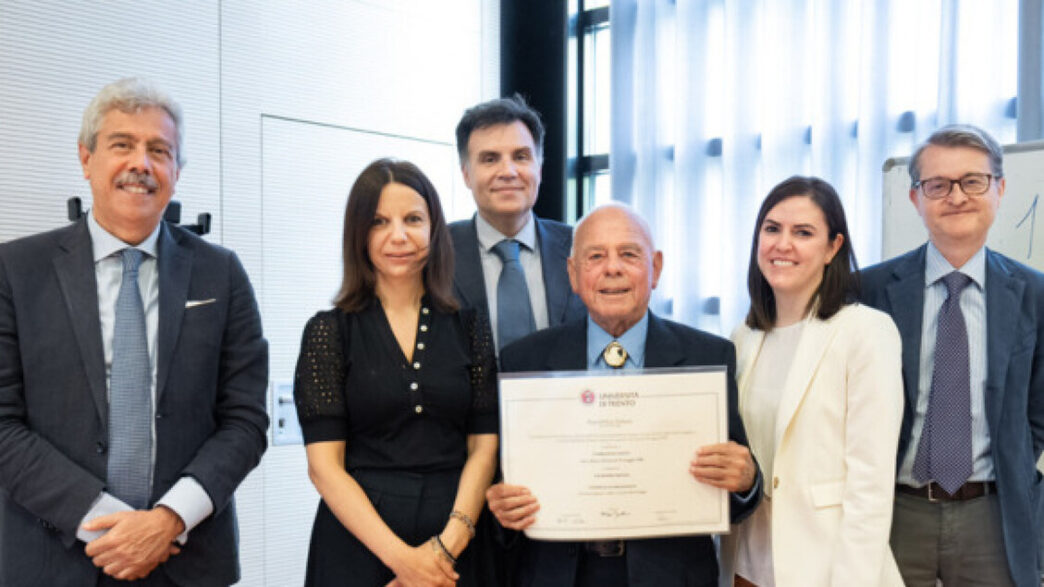 A 85 Anni Si Laurea In Giurisp