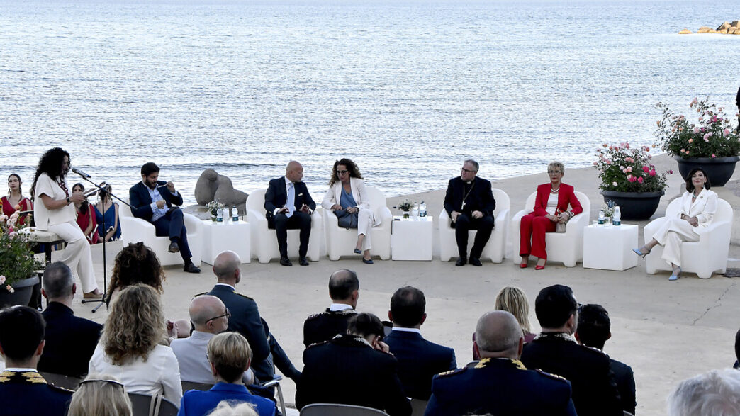 A Crotone Un Confronto Pubblic