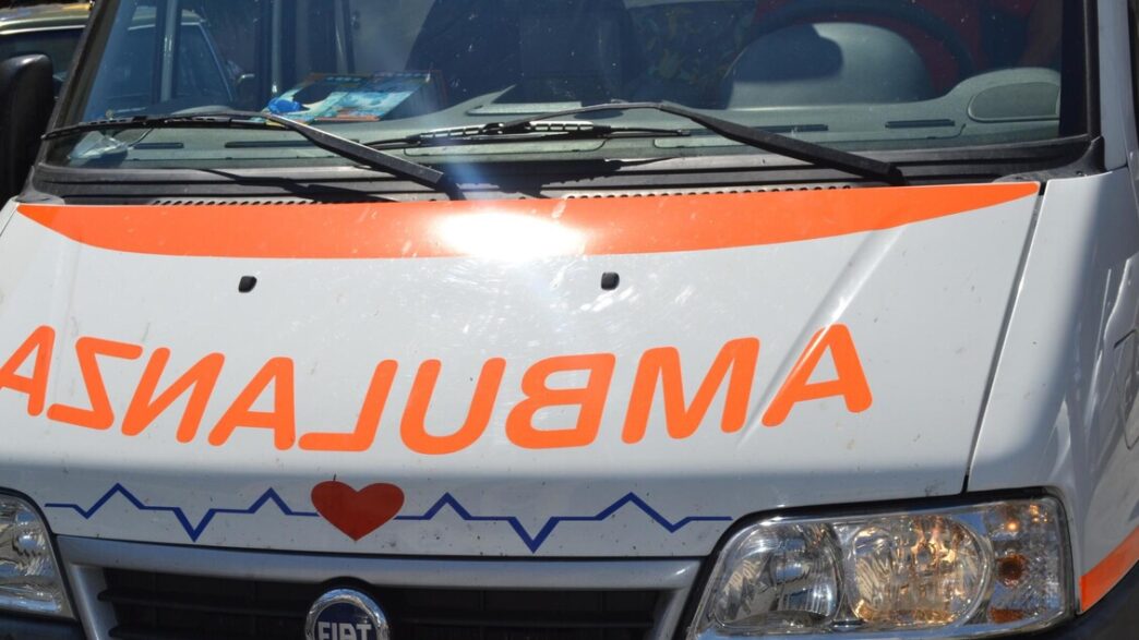 A Rende Una Bimba Di Otto Anni