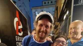 Abbraccio E Sorrisi Al Backsta