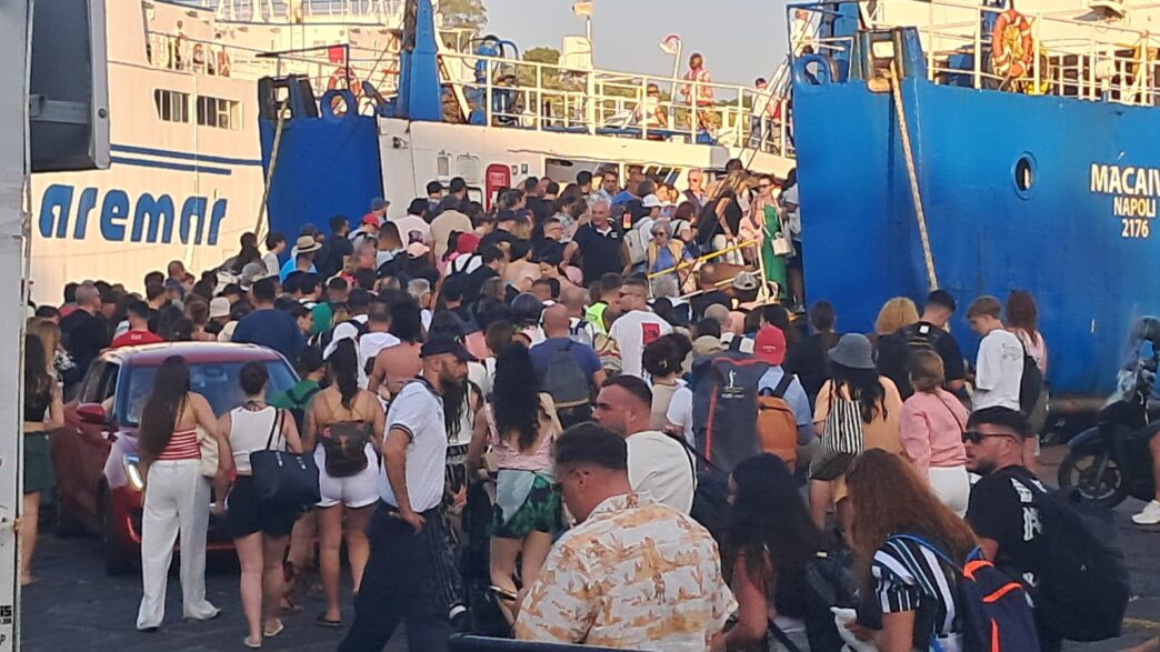 Afflusso Di Turisti E Partenze