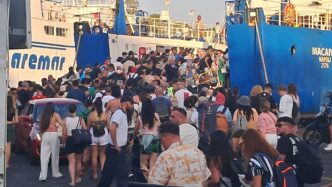 Afflusso Di Turisti E Partenze