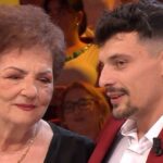 Alessio Di Affari Tuoi Sfida Il Dottore E Si Porta A Casa 20 Mila Euro Grazie Al Consiglio Della Nonna