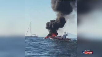 Alto Fumo Nero A Procida Per I