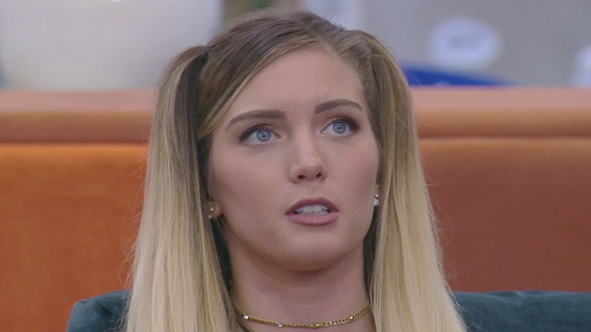 Anita Olivieri lancia una linea di intimo con i nomi degli ex e fa discutere il web