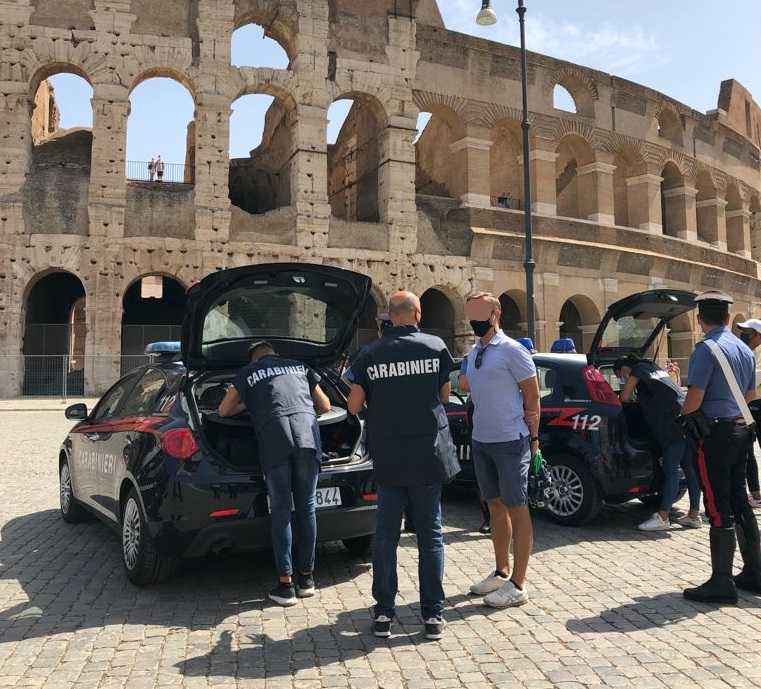 Arrestati Due Italiani Vicino