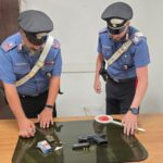 Arrestato A Fondi Titolare Di Un Negozio Per Detenzione E Spaccio Di Stupefacenti Con Pistola Illegale Sequestrata