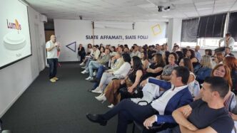 Arriva Lumos A Napoli3A Il Port