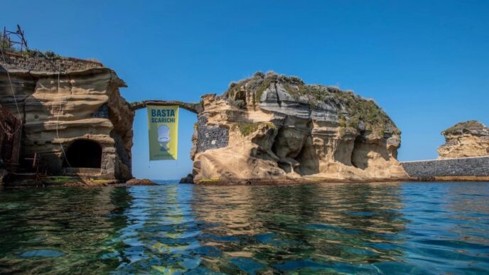 Attivisti Di Greenpeace Denunc