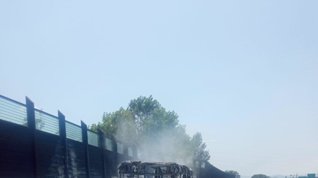 Autobus In Fiamme Sulla A14 Tr