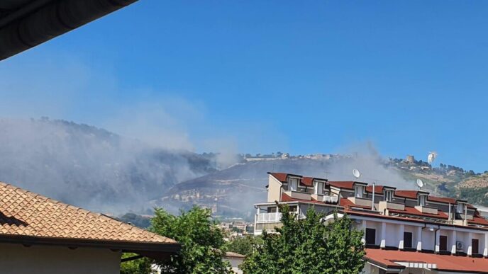 Canadair In Azione Sulle Colli