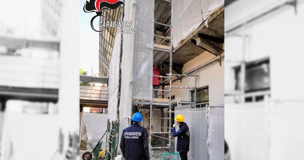 Carabinieri A Torino Scoprono