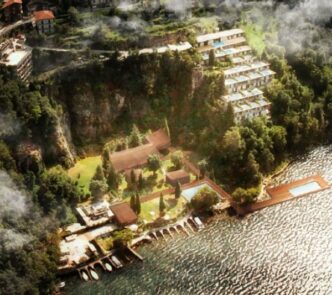 Castello Sgr Punta Sul Lago Di