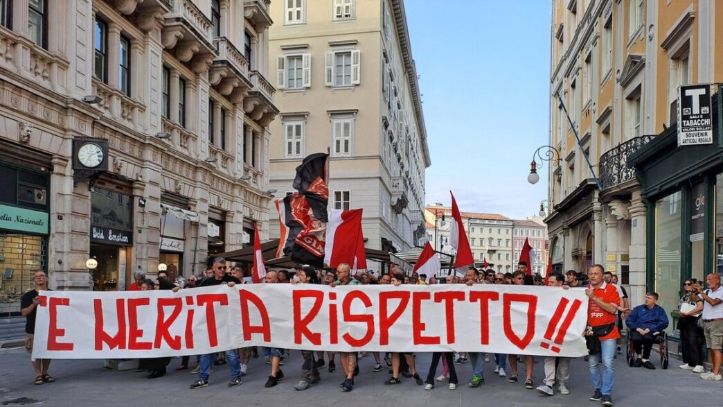 Centinaio Di Tifosi Della Trie