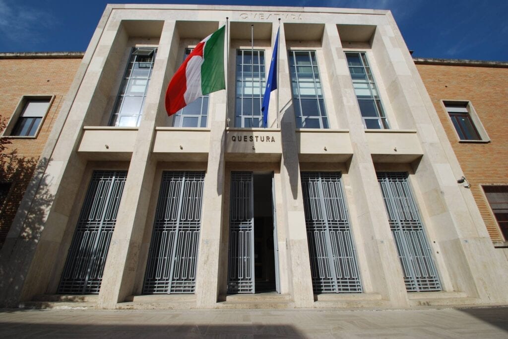 Chiusura Per Quindici Giorni D