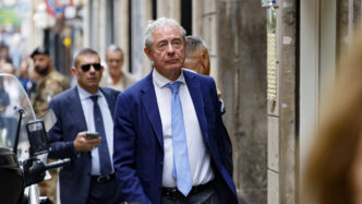 Confronto Tra Il Governo E Con