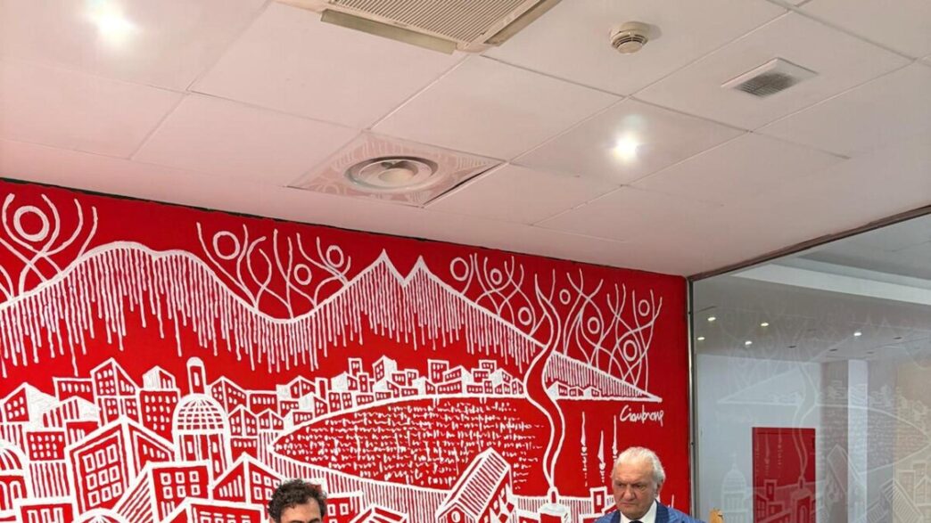 Convegno A Napoli Presenta Le28099O