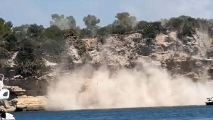 Crollo Della Falesia Di Punta