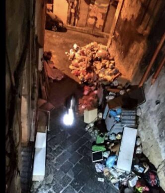Cumuli Di Rifiuti Invadono Vic