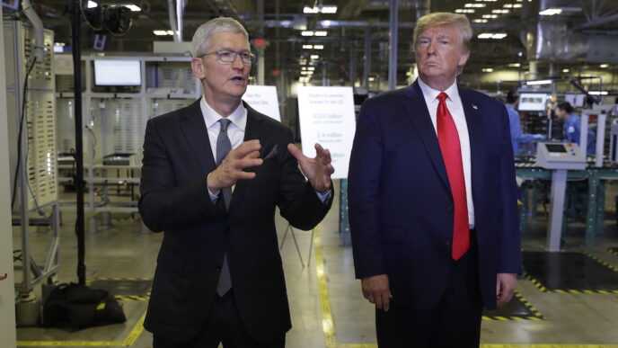 Donald Trump2C Tim Cook E Apple