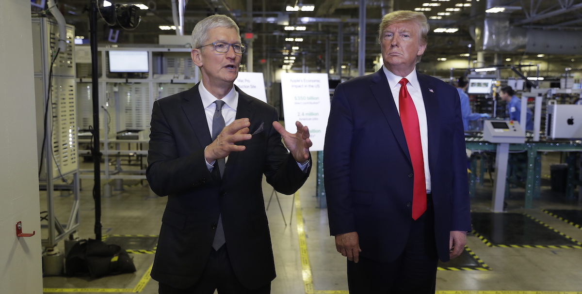 Donald trump, tim cook e apple: tensioni tra politica e produzione tecnologia nel 2025