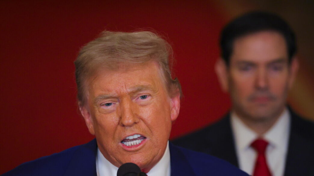 Donald Trump Avverte3A Tenete B