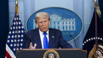 Donald Trump Critica L27Ayatoll