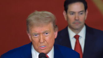 Donald Trump Rinvia La Partenz