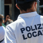 Donna Finge Artista Di Strada Nel Centro Storico Di Venaria, Multata E Denunciata Per Accattonaggio