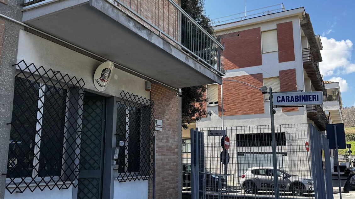 Donna Minaccia Di Lanciarsi Da