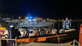 Doppio Sbarco Di Migranti Nell