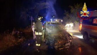 Due Auto E Una Moto Si Incendi