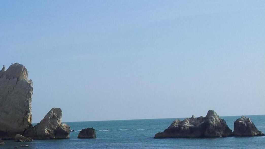 Due Canoisti Bloccati Tra Port