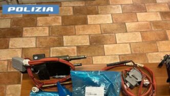 Due Dipendenti Di Azienda Pesa