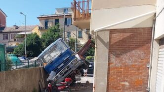 Due Operai Feriti Gravemente A