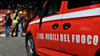Due Vigili Del Fuoco Travolti