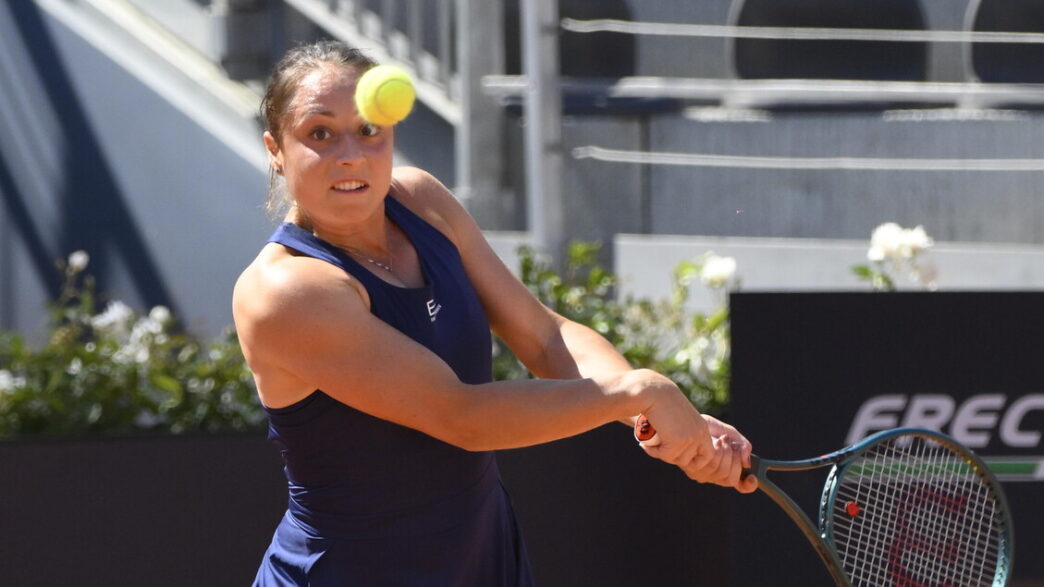 Elisabetta Cocciaretto In Semi
