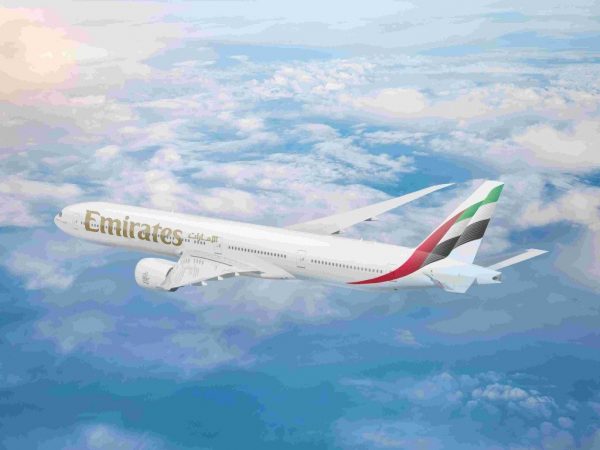 Emirates Vola Regolarmente Con