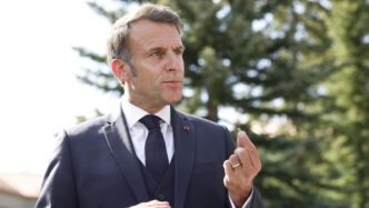 Emmanuel Macron Spinge Per Una