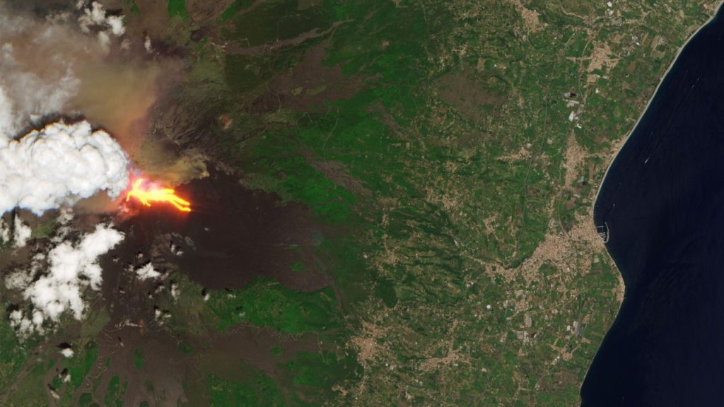 Eruzione Delle28099Etna Il 2 Giugno