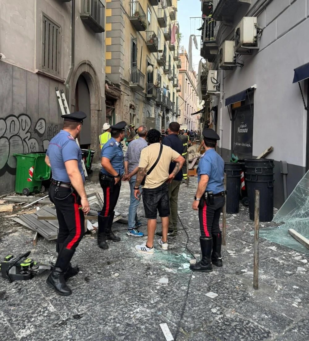 Esplosione A Napoli A Via Pepp