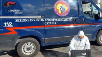 Fermato A Caltagirone L27Uomo S