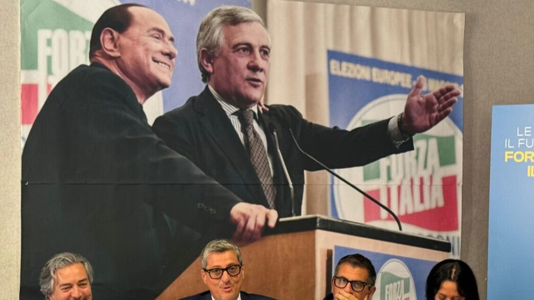 Forza Italia Ad Ancona Consoli