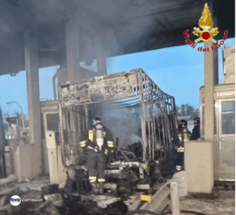 Furgone In Fiamme A Maccarese