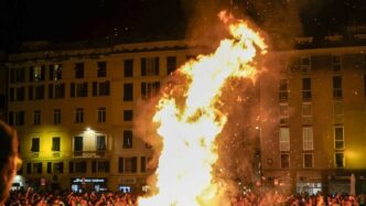 Genova Accende Il Falc3B2 Di San