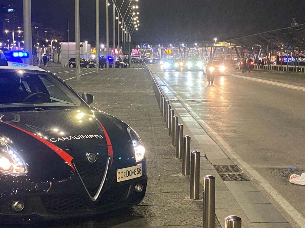 Giovane Accoltellato A Piazza