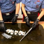 Giovane Denunciato A Fondi Per Rissa, Possesso Di Droga E Oggetti Offensivi Dopo Violenta Lite In Un Bar