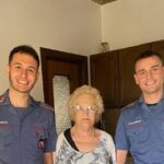 Giovani Carabinieri Di Monforte D’Alba Festeggiano Con Anziana I Suoi 84 Anni Nel Giorno Dell’arma
