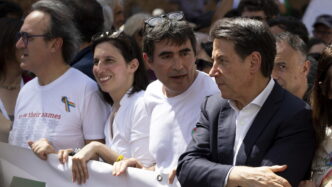 Giuseppe Conte3A Bandiere Di Pd